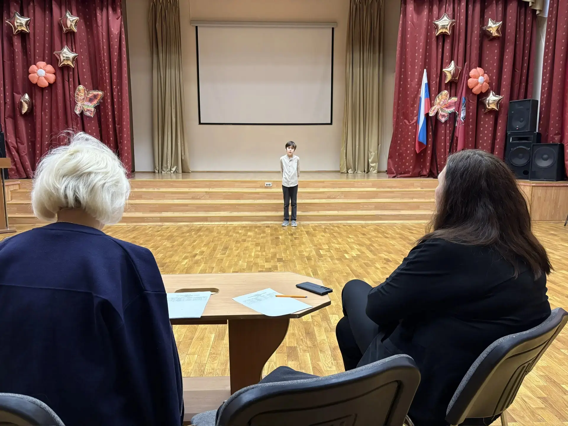 🇬🇧 На Неделе английского языка также  состоялся яркий и запоминающийся конкурс чтецов! 🎤  ⚡️На сцене
