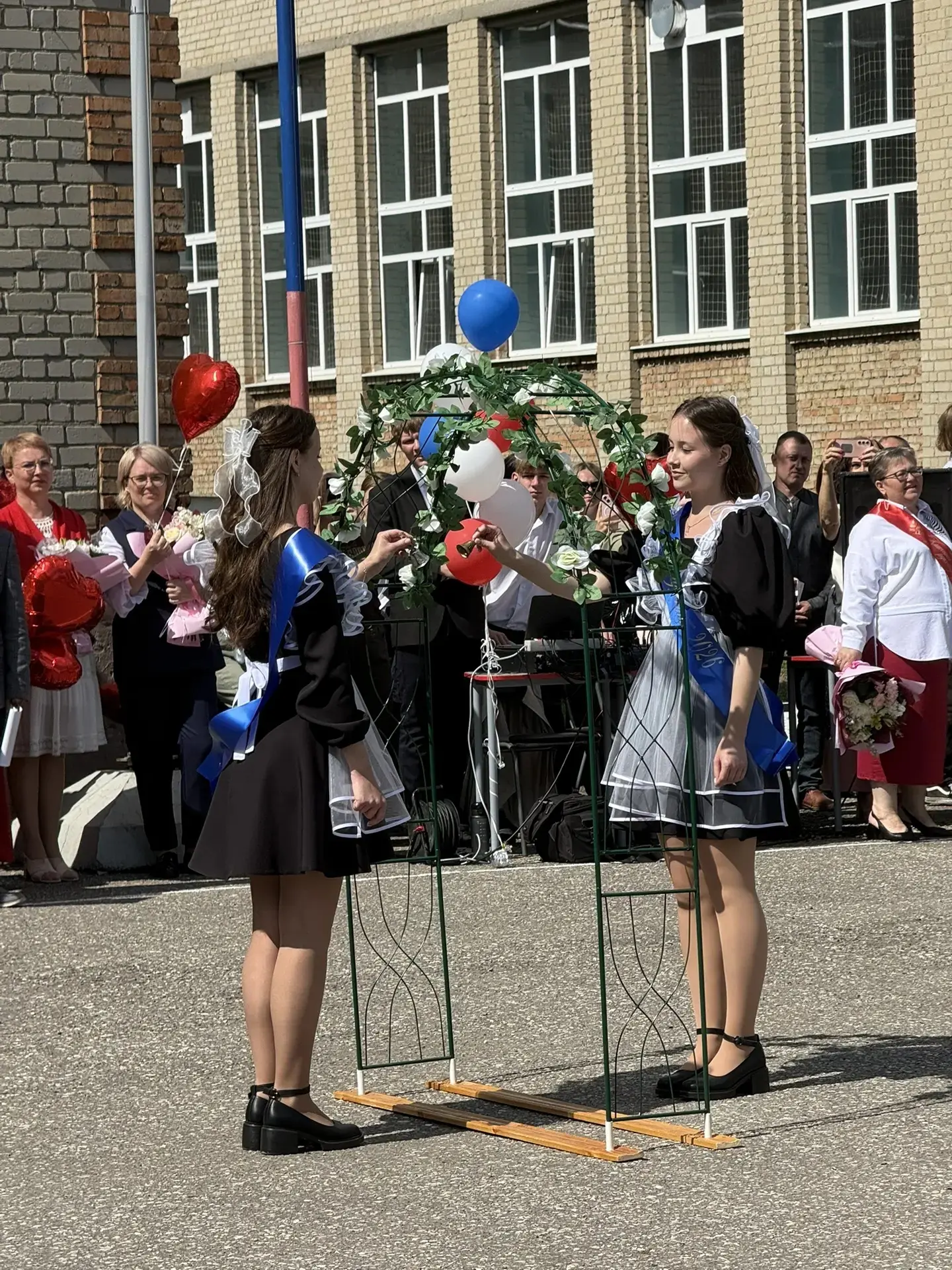 ✨ Последний звонок: трогательно, красиво, навсегда в памяти ✨  🔔 26 мая в нашей школе прозвенел посл