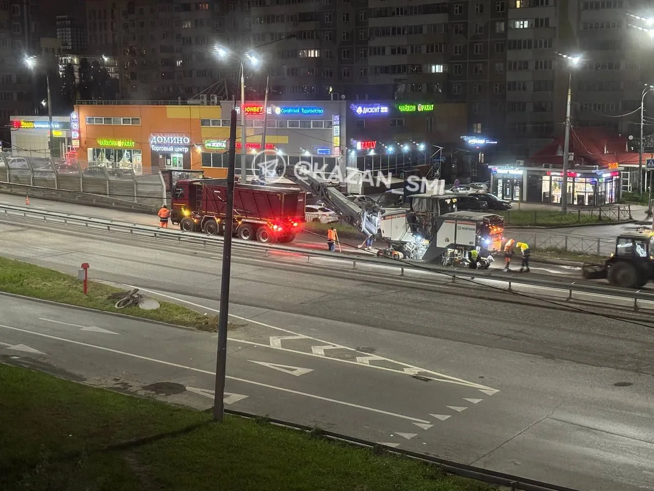 Ночной ремонт дороги разбудил жителей улицы Сахарова