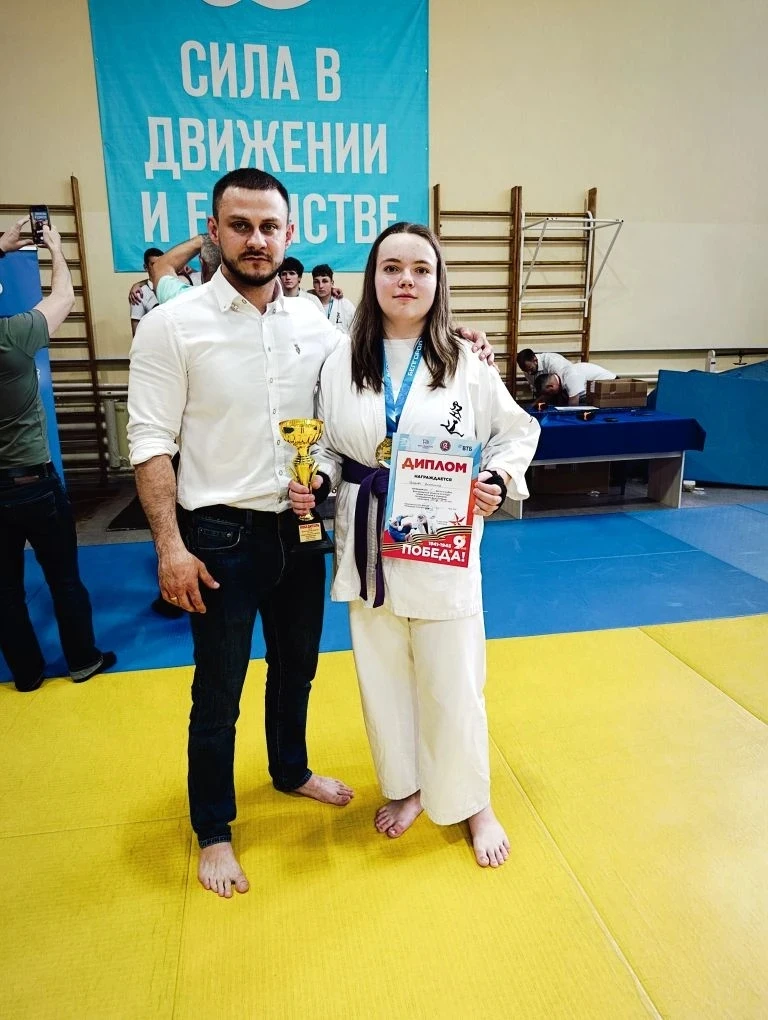 Достижения наших обучающихся. Петрова Виталина - 8 "В" класс.  Кл. рук-ль: Новак Д.А.  Ученица 8 "В"