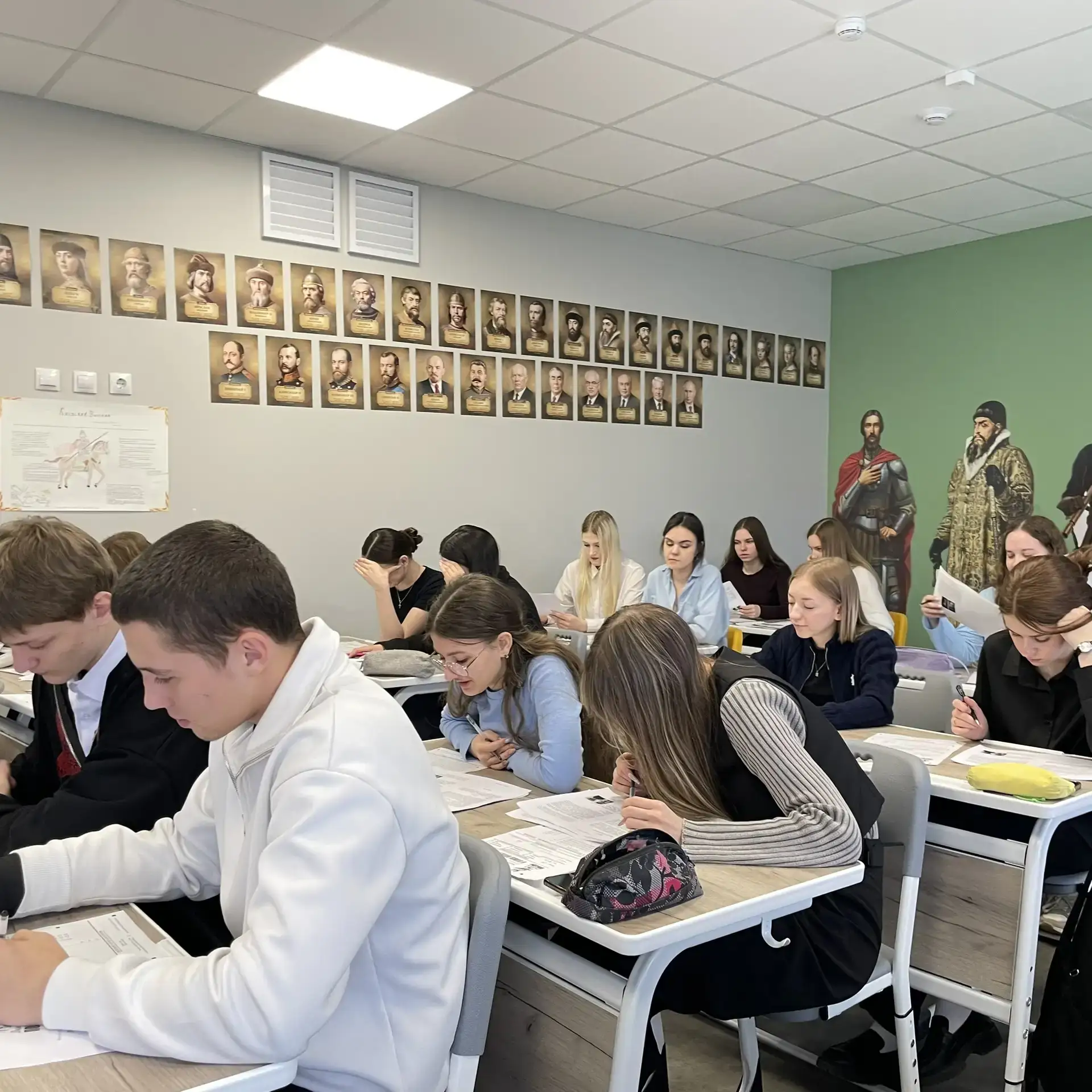💡 Вы когда-нибудь задумывались, каково это — прикоснуться к истории? Не просто прочитать про нее в у