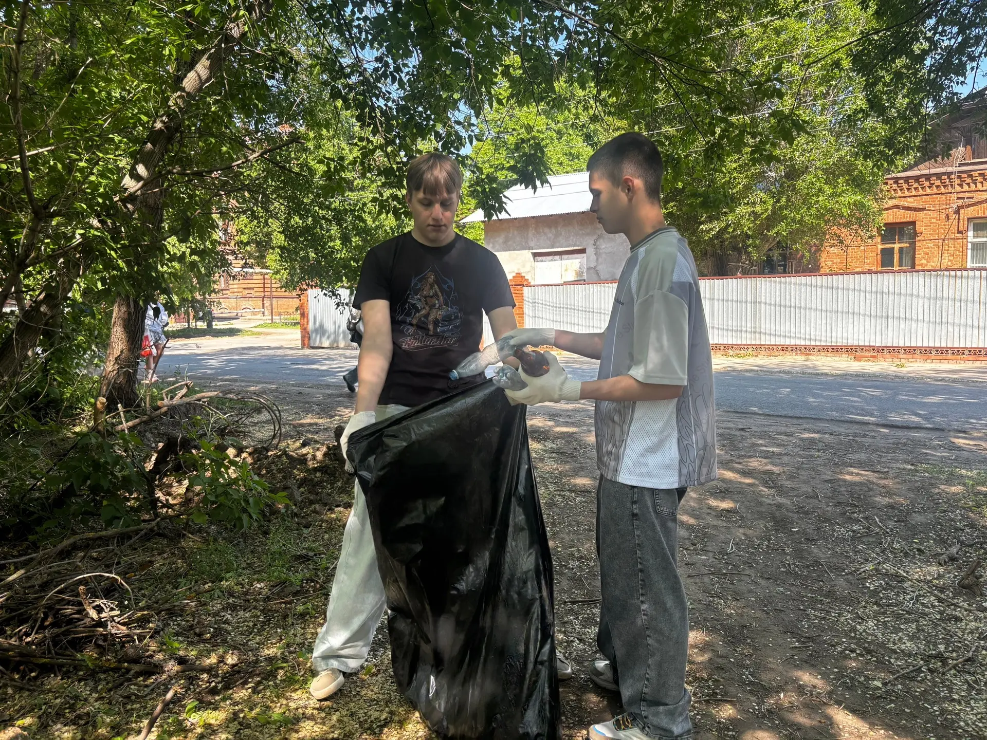 🌊Всероссийская акция «Вода России»  ✅В рамках акции студенты Самарского ГАУ вышли на уборку и на дел