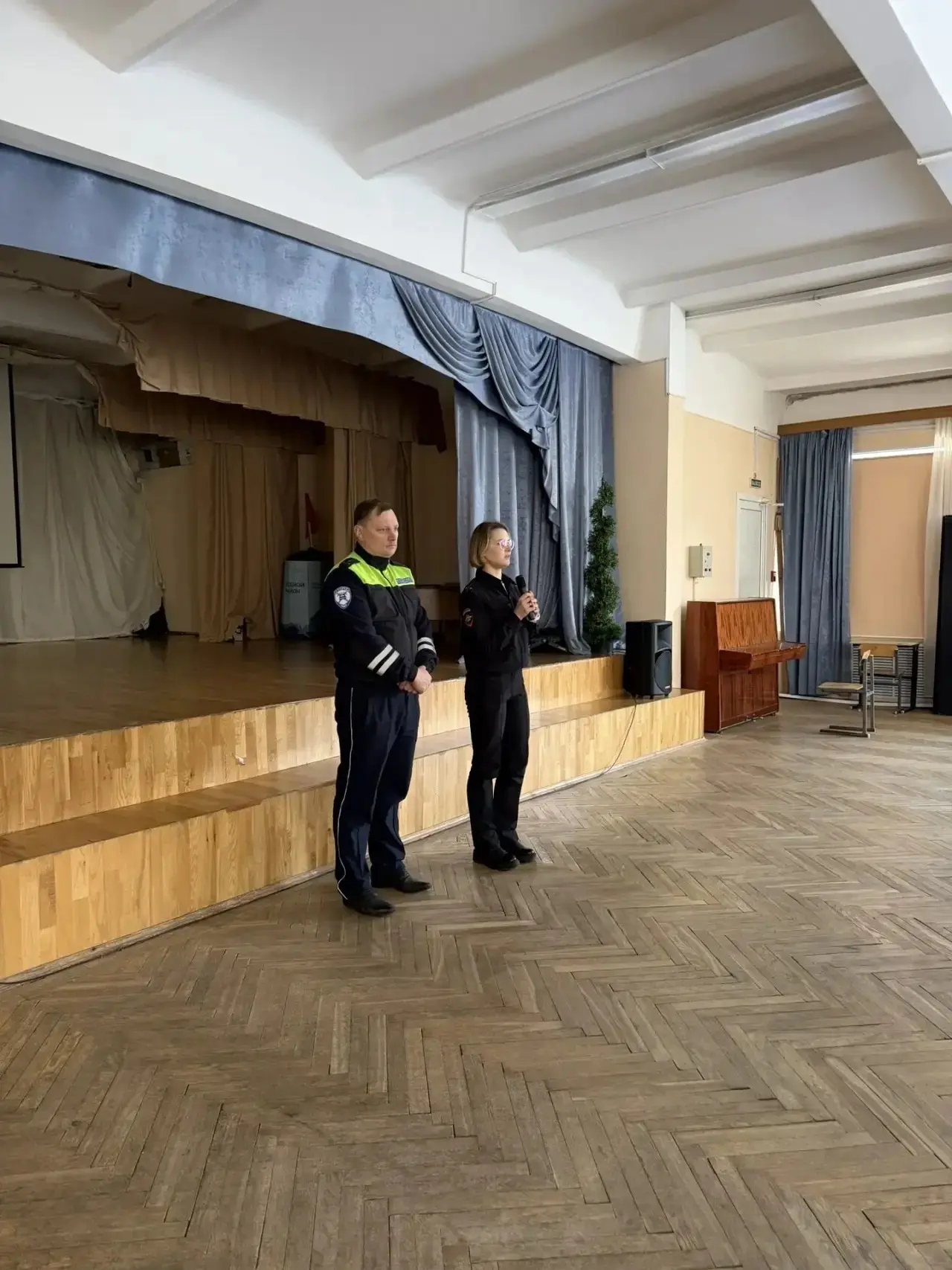 В нашей школе прошла профилактическая беседа с инспекторами ГИБДД о правилах дорожного движения. * д
