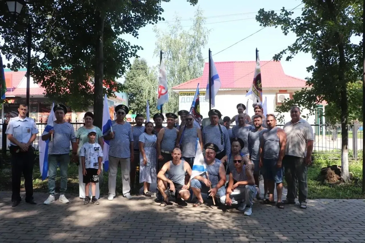 Диңгезчеләр бәйрәме                

                Бүген –  Хәрби-диңгез Флоты көне. Бу бәйрәм ел 