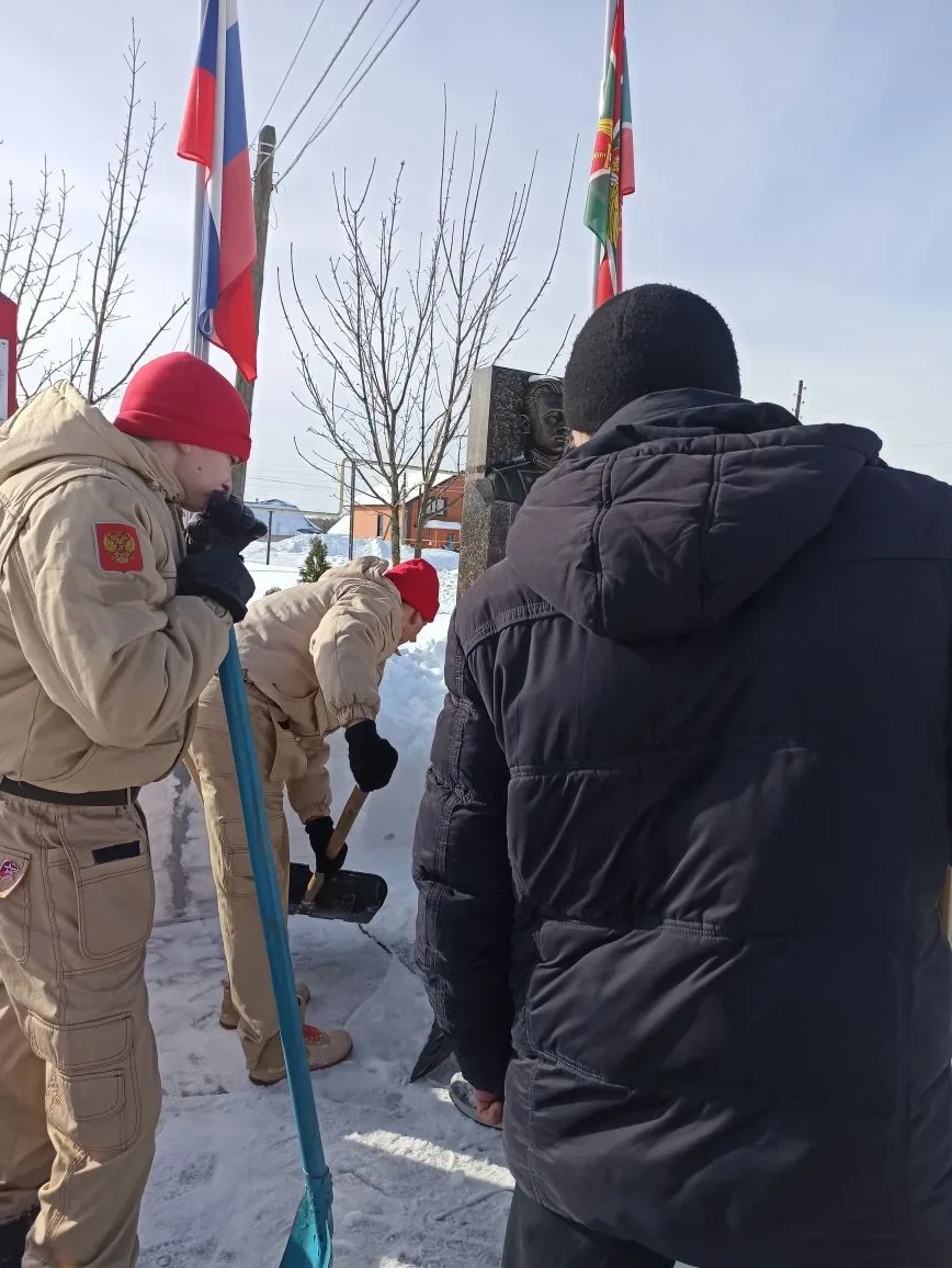 🗓️18.02.2026 г. Школьный юнармейский отряд им. А.В. Абрамов принял участие в акции «Снежный десант».