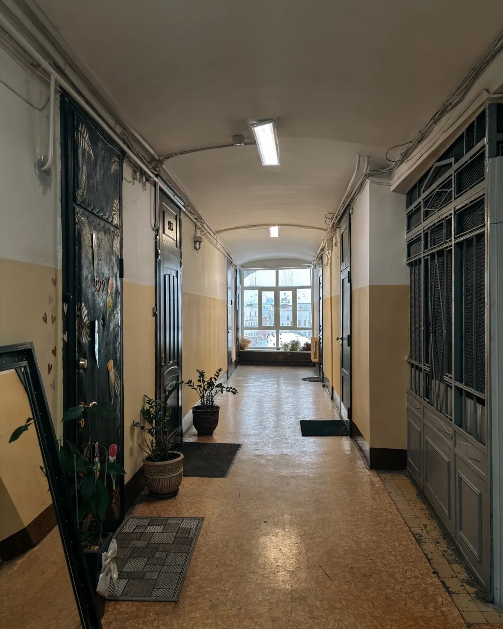 Внутри Дома Нирнзее - первого жилого многоэтажного дома Москвы, построенного в 1912-191...