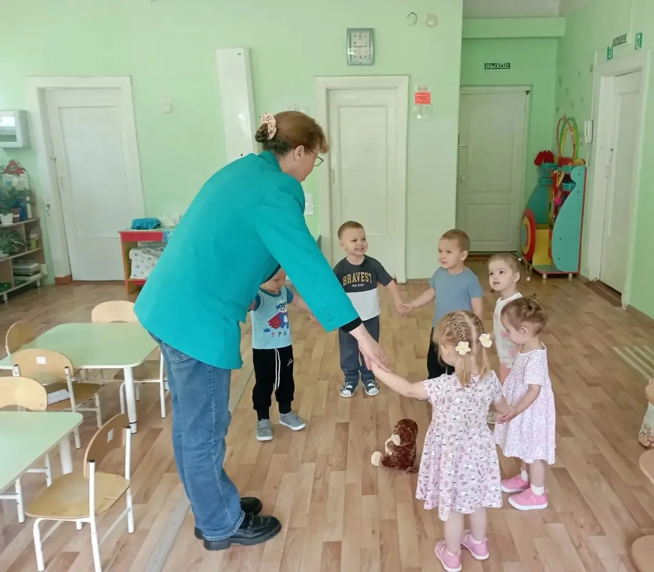 В группе раннего возраста с детьми продолжаются занятия по адаптации детей к условиям ДОУ.
#детскийс