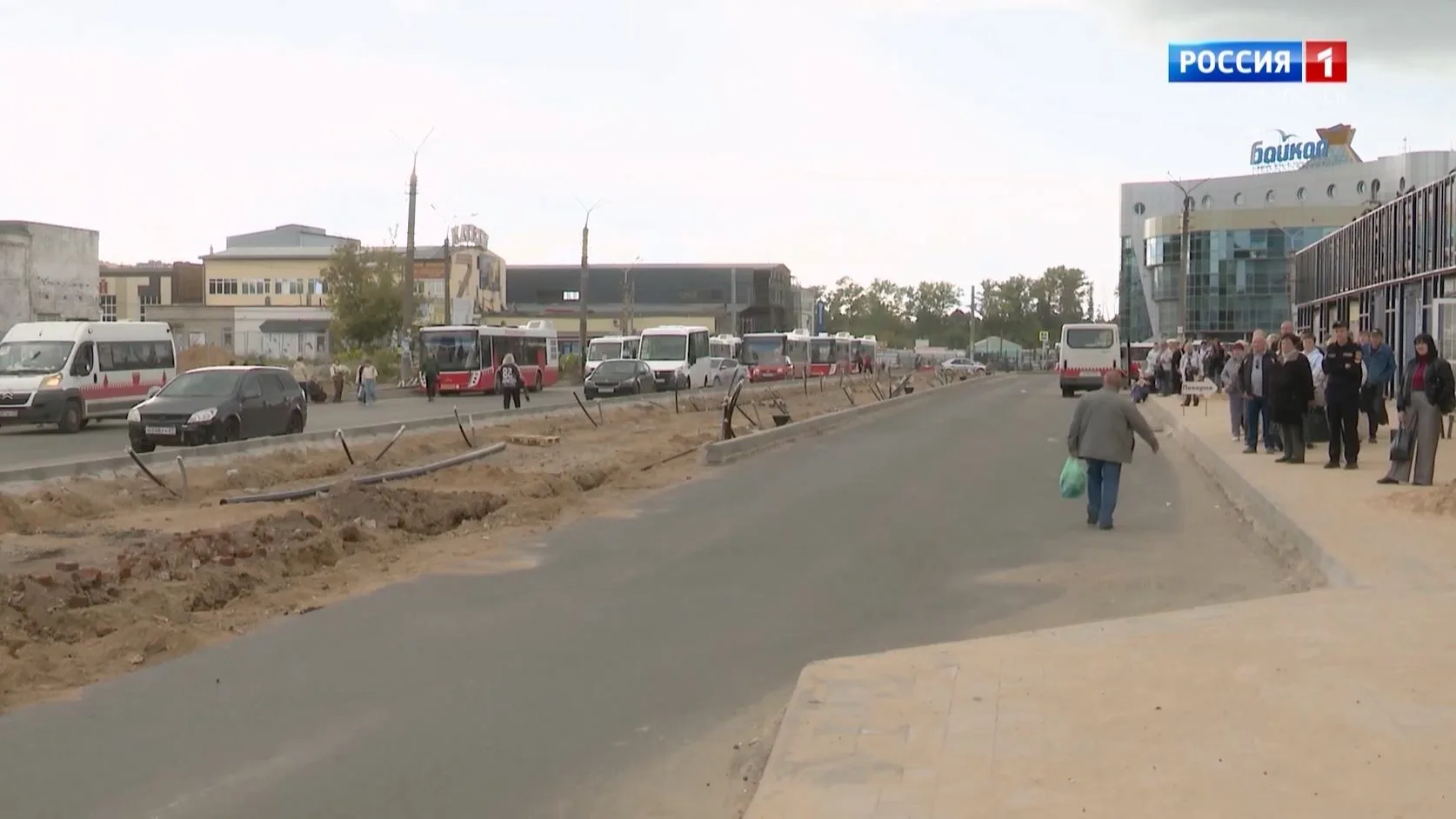 В Смоленске проложили 250 метров сетей канализации на Колхозной площади
