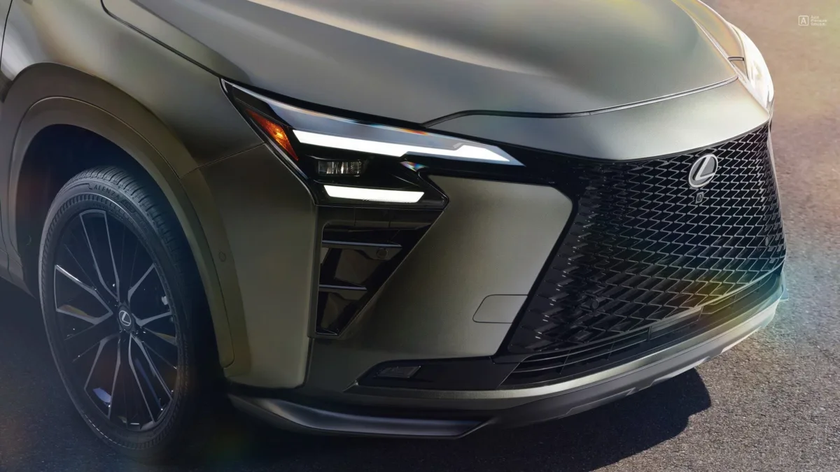 Обновлённый Lexus NX 2027: больше мощности, новый салон и зарядка DC