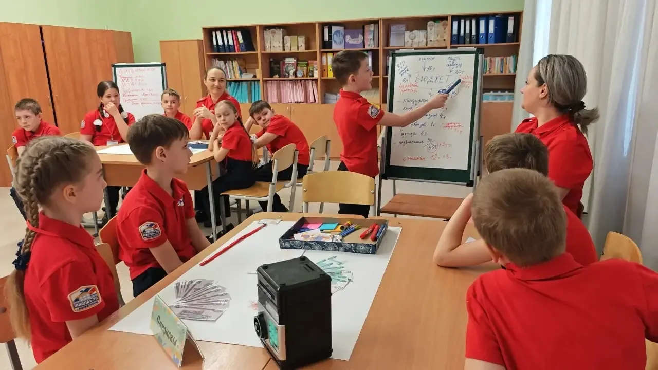 💰 Финансовая грамотность: от истории к практике!  В нашей школе в 3 «З» классе прошло увлекательное 