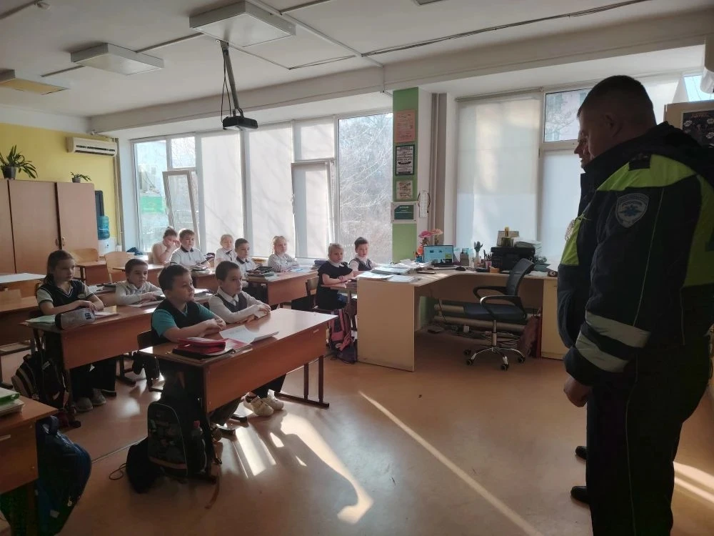 В МАОУ «Школа 96 Эврика-Развитие» напомнили о правилах безопасности перед каникулами⚡  ✅ В преддвери