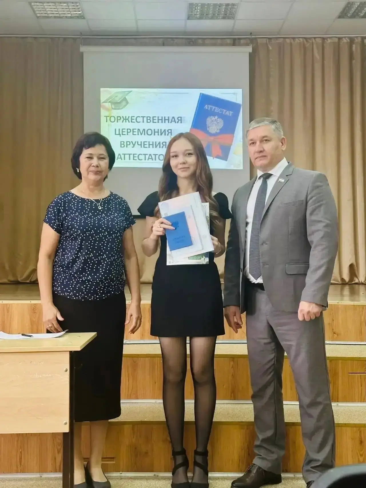 🏆Поздравляем высокобалльников ЕГЭ с отличным результатом! 

Выпускница 11А класса Муратова Кира пок