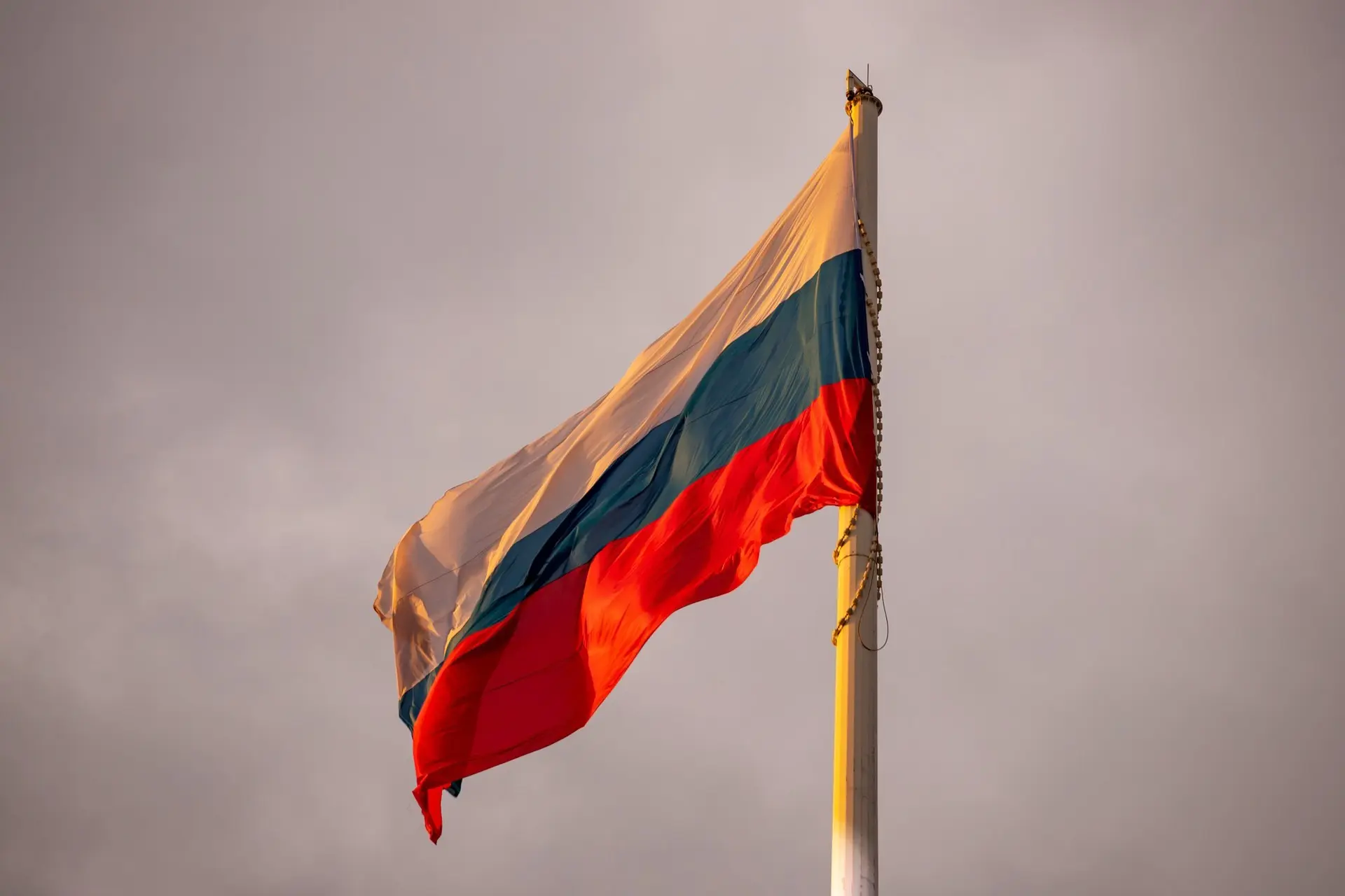 Сегодня День России! День нашей большой, сильной, многонациональной и непобедимой стран...