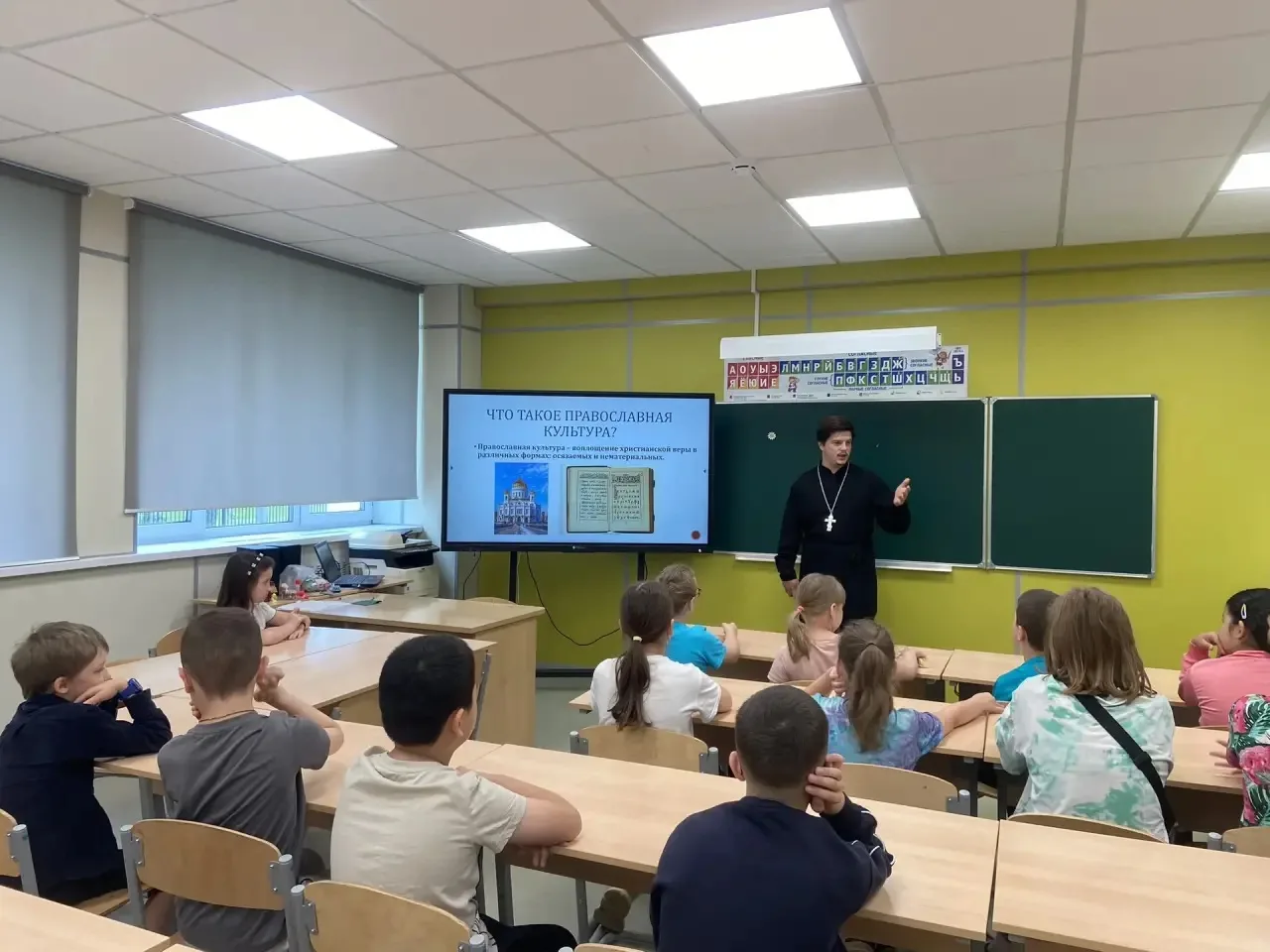 В рамках православной тематической недели воспитанники лагеря «Солнышко» встретились с иереем Мефоди