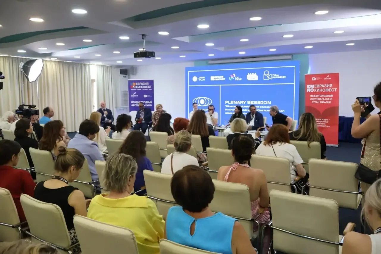 🌟 Наши педагоги с гордостью приняли участие в Международном форуме «Кинопедагогика. Евразия», прохо