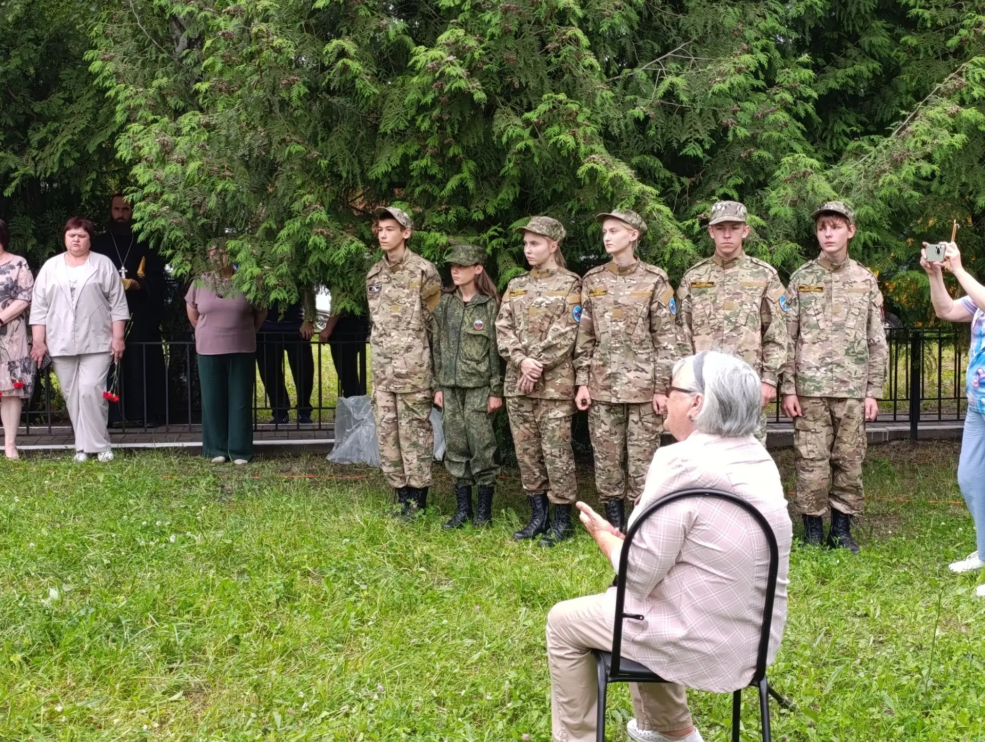 Сегодня, 22 июня, в День памяти и скорби, у братской могилы в Озерском сельсовете Щигровского района