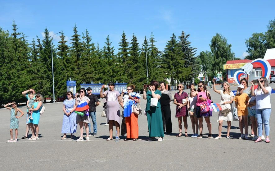 Праздник единства и патриотизма
 
Сегодня, в День России, на центральной площади Базарного Карабулак