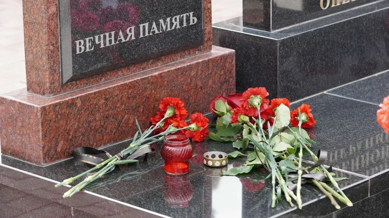 В рабочем поселке Красные Баррикады состоялось торжественное мероприятие по дополнению мемориала нов
