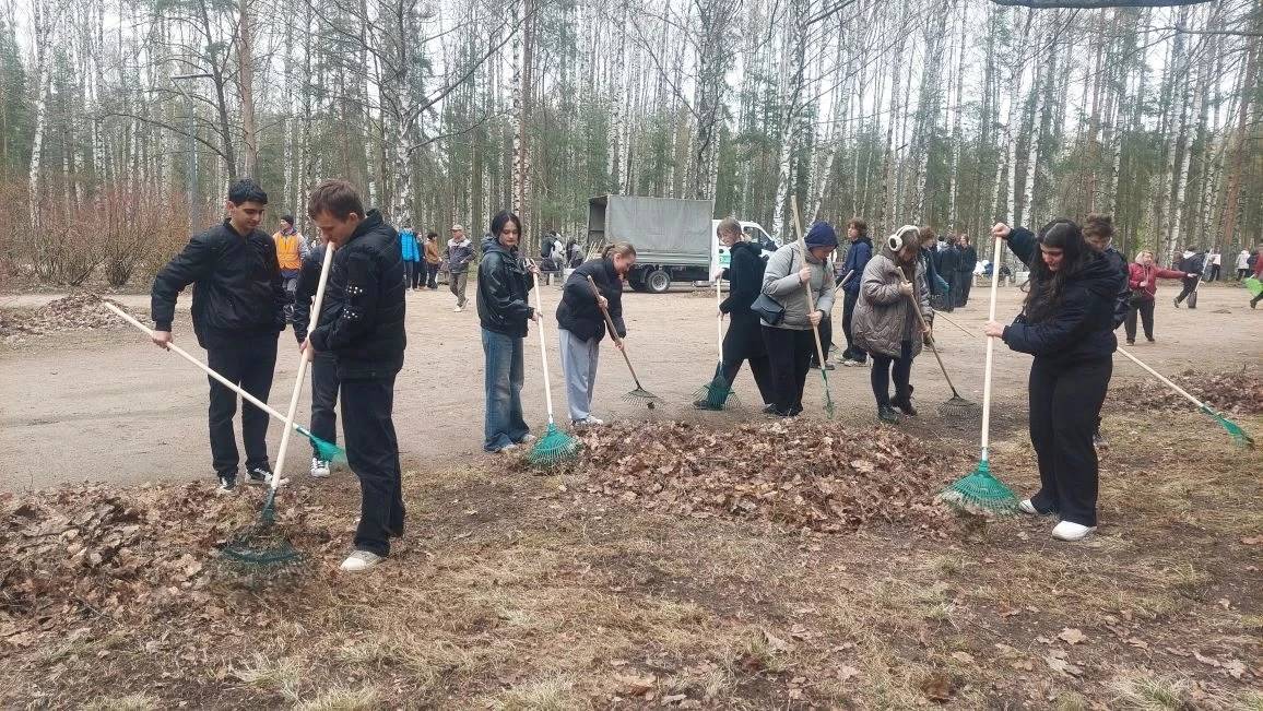 🌿 Наши ребята – в экопатруле!  В рамках Весенней недели добра в парке Сосновка прошла акция «Экопатр