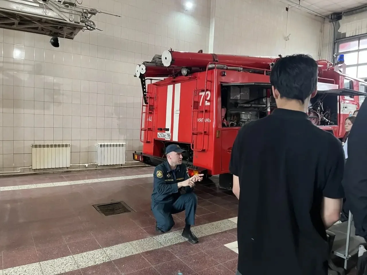 #Профориентация   👩‍🚒НА ЭКСКУРСИИ В ПОЖАРНОЙ ЧАСТИ👩‍🚒  Ученики 10б класса  побывали на экскурсии в п