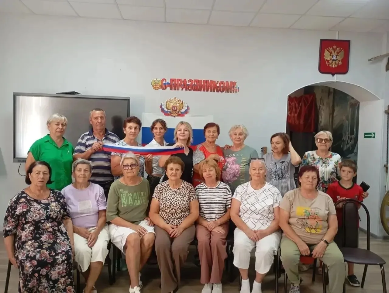 В ДК им П.Х.Афанасова ко Дню российского флага  для посетителей отделения дневного преб...