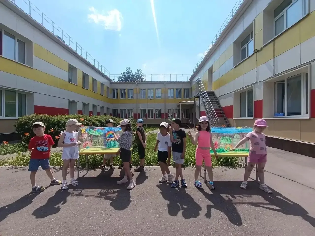🌈 2 июля наш сад превратился в настоящую радугу! День красок прошёл на ура: дети смешивали цвета, р