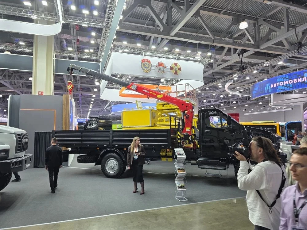 🚚 Спецтехнику для больших задач представил автозавод УРАЛ на COMvex 2026.