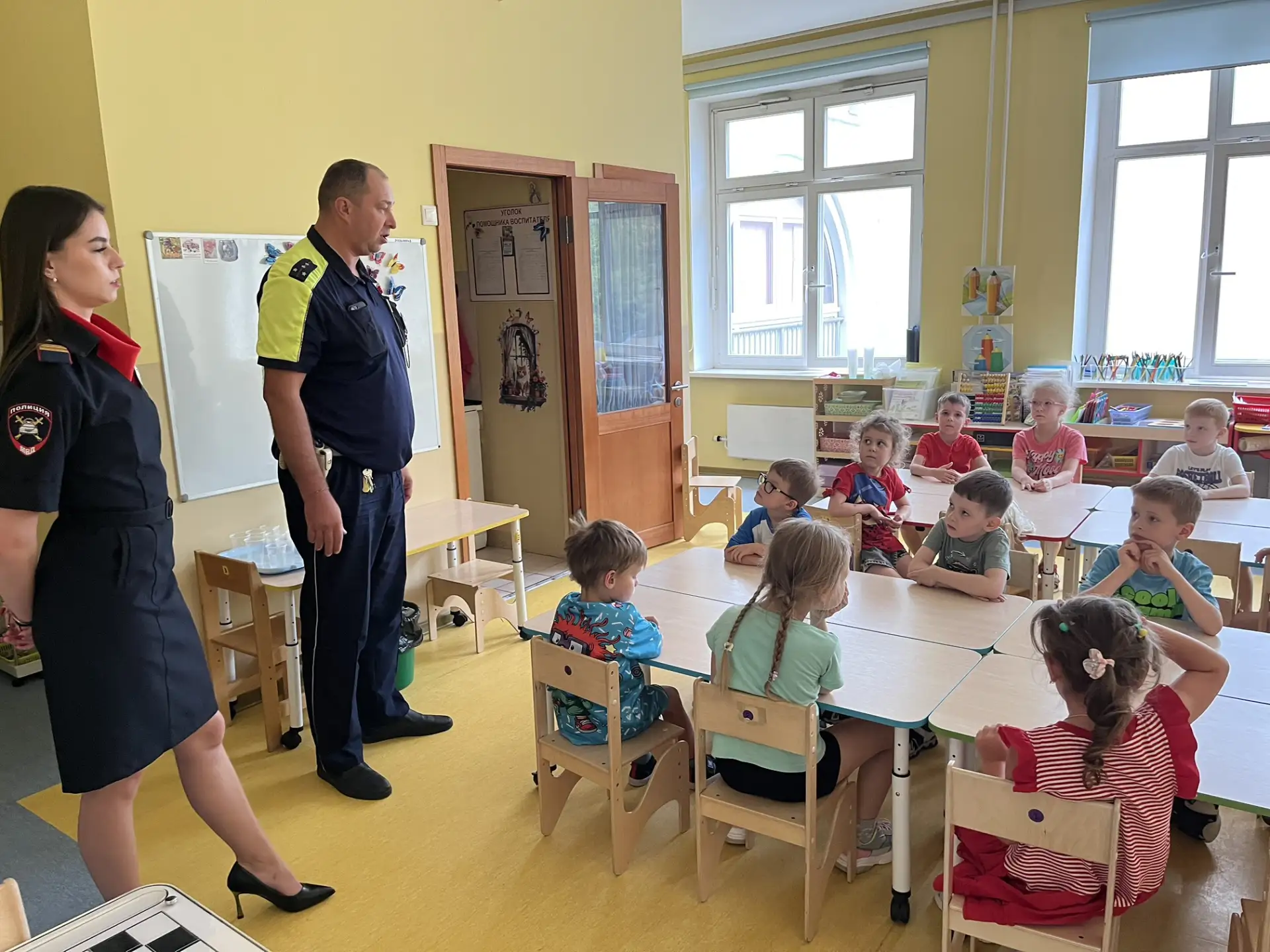 Столичные Госавтоинспекторы провели открытые уроки по правилам дорожного движения с дошколятами

Дет