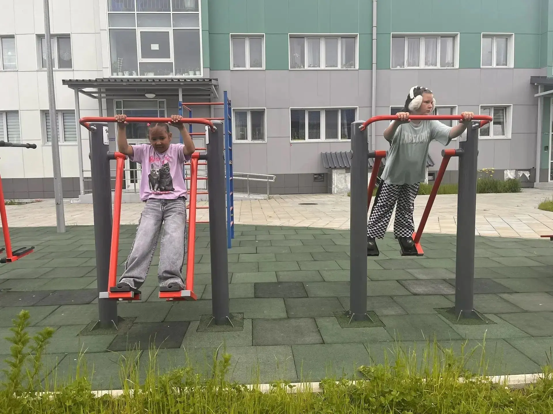 ⛹🤽 Спортивные игры в пришкольном лагере «Солнышко»: дворовой спорт во всей красе! 
Лето — это солнц