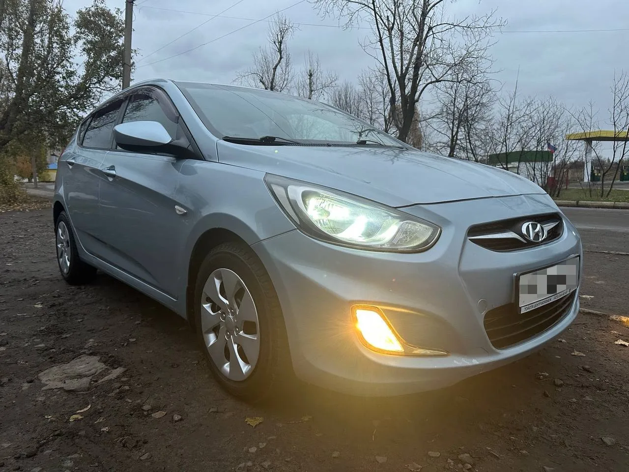 Hyundai Solaris 2011 год в отличном состоянии.1.6 Автомат,подогрев  сидений, кондиционер (заправлен)