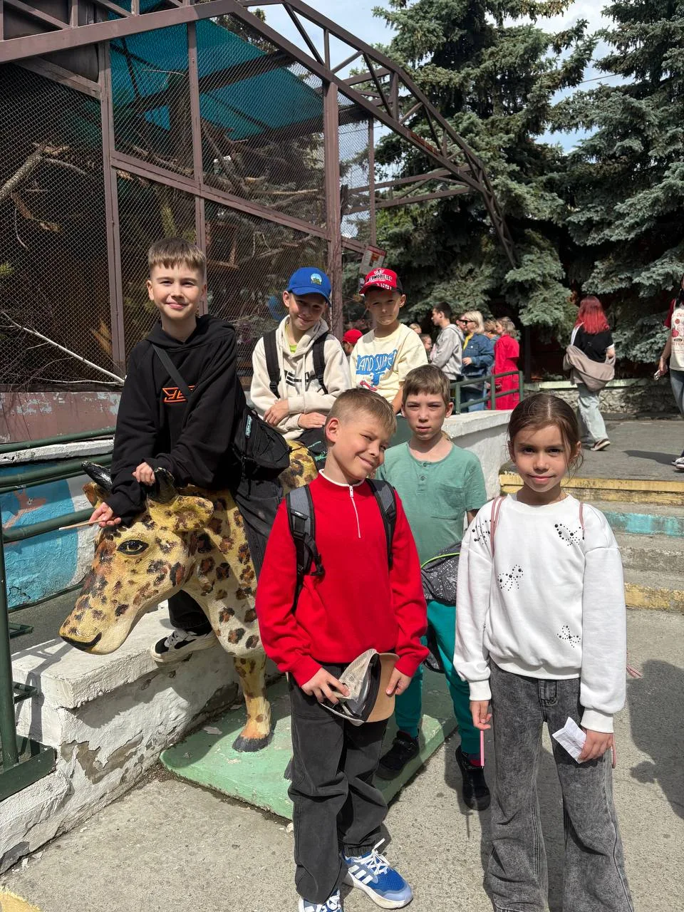 Ребёнок в лагере или на городской площадке, в хобби-клубе?