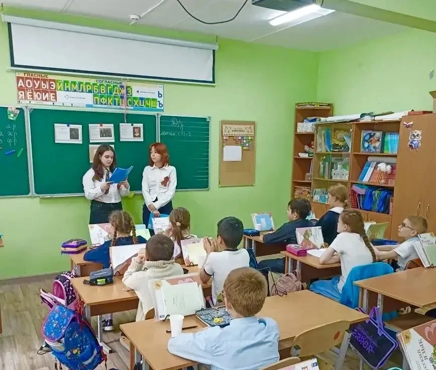 «Подвиг учителя на войне»  Ученики  8 «Г» и 9 «Г» классов провели для ребят начальной школы мероприя