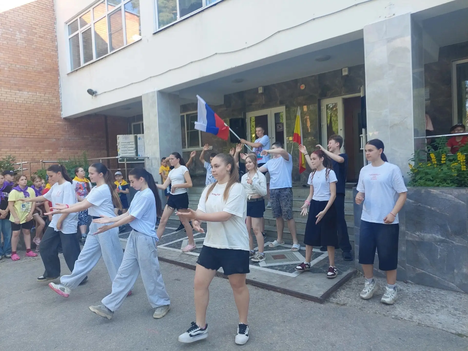 🇷🇺 С Днём России! Здоровая страна начинается с каждого из нас!
