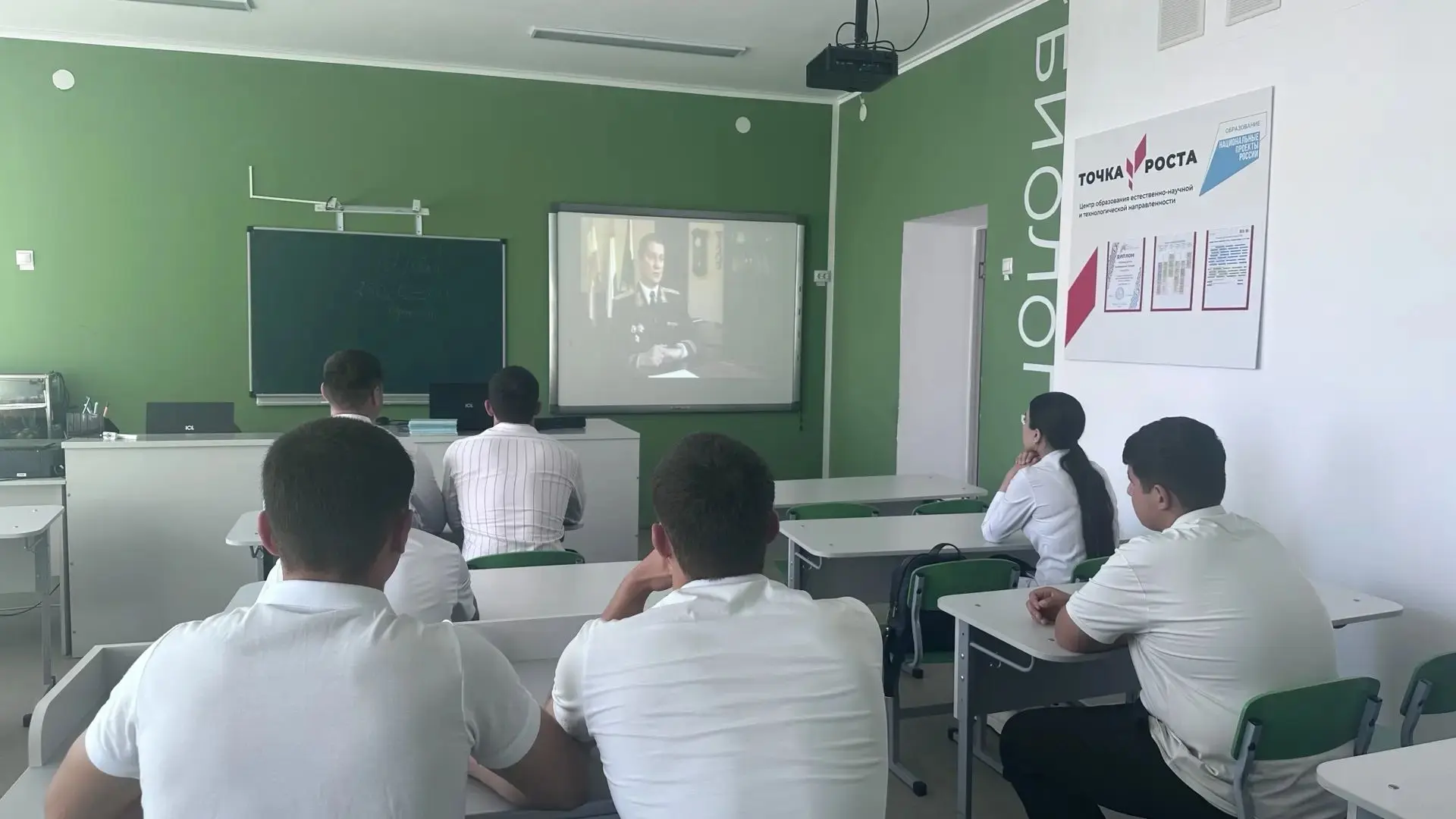 🎓 В нашей школе прошли тематические мероприятия ко Дню солидарности в борьбе с террори...