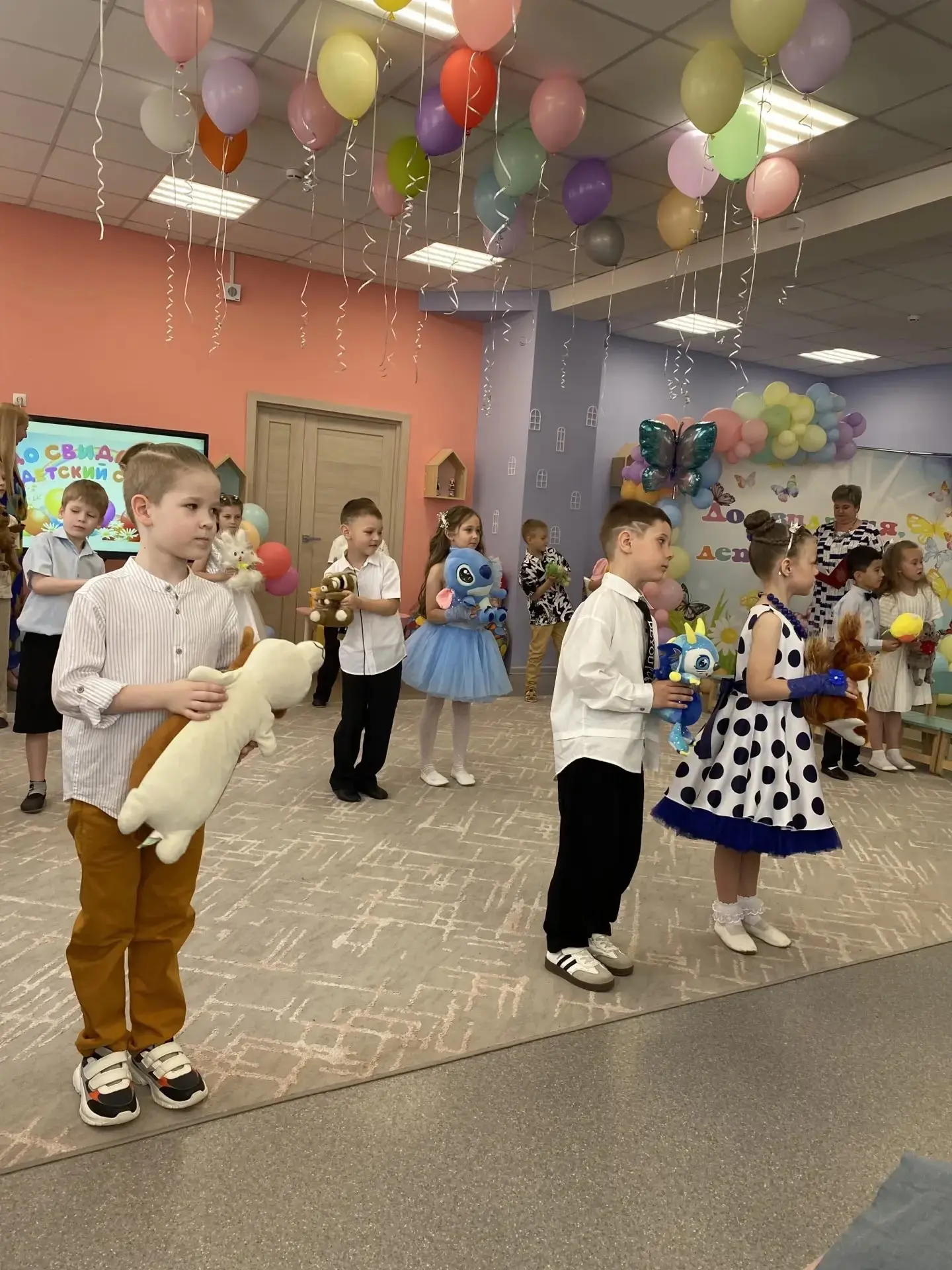 ✨ Выпускные в нашем дошкольном отделении! Дорогие родители и ребята! 🎓 Наши малыши попрощались с дет