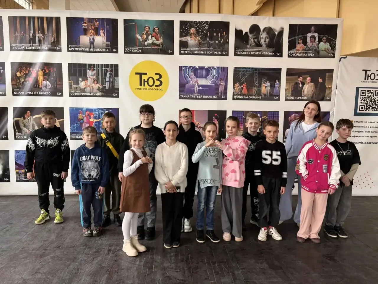 🎭 В ГОСТИ В ТЕАТР ЮНОГО ЗРИТЕЛЯ! 🎭  📍3 апреля ученики 3-х и 5 "А" класса   отправились в Театр юного