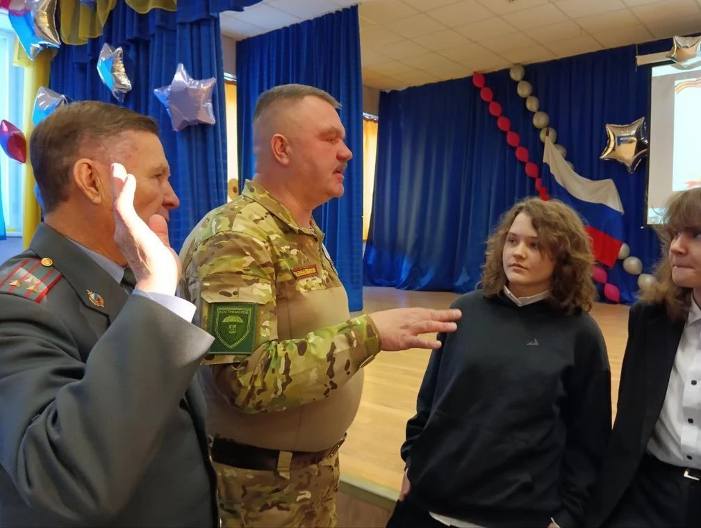 🎖️ 9 декабря в школе №145 прошёл «Урок Мужества», посвящённый Дню Героев Отечества.  👥 В рамках меро
