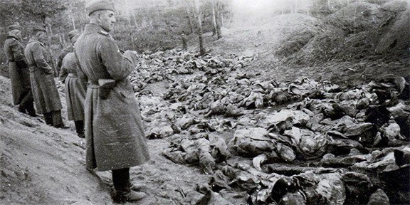 Долгое время Катынская трагедия была засекречена, и весь мир делал вид, что ничего об э...
