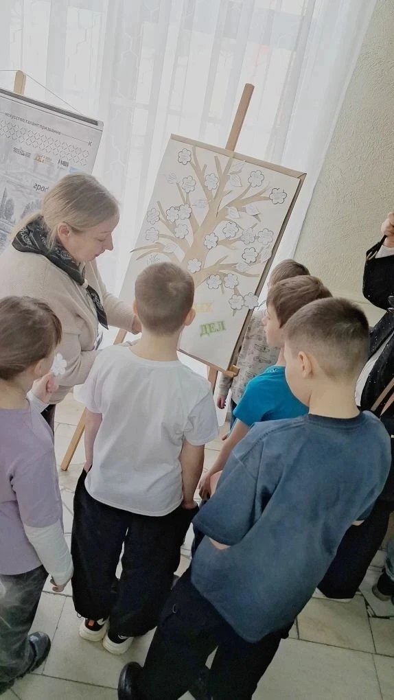 Увлекательное путешествие в историю: 2-й класс в городском музее! 🏛️🔍  2 апреля наш дружный 2-й клас