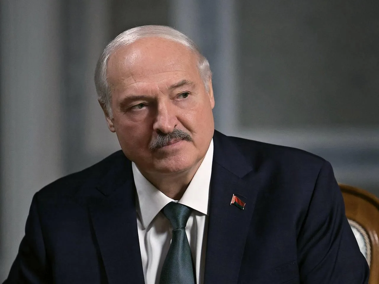 Беларусь не позволит стрелять русским в спину, пообещал Лукашенко