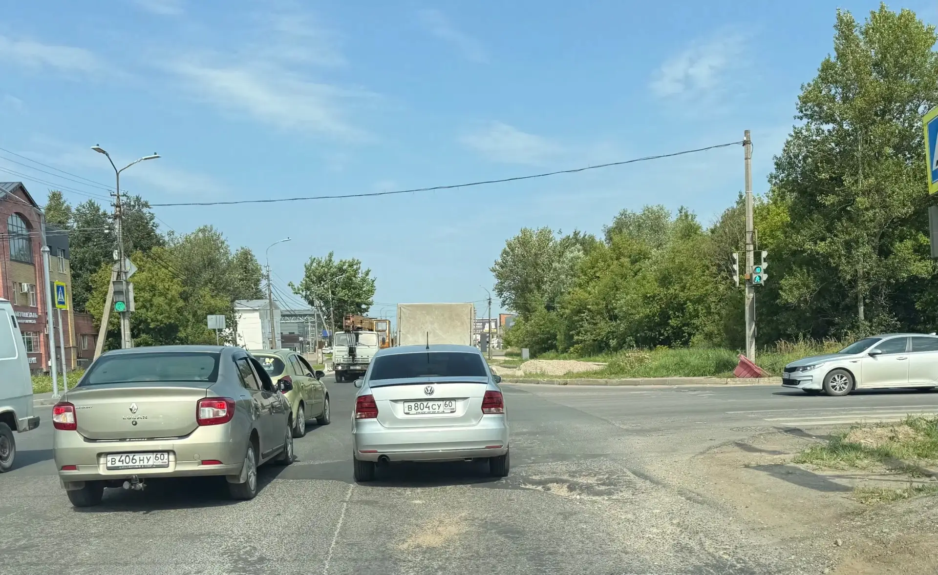 Сегодня глава города Пскова Борис Елкин сообщил о начале дорожных работ на улице Северной. Далеко не