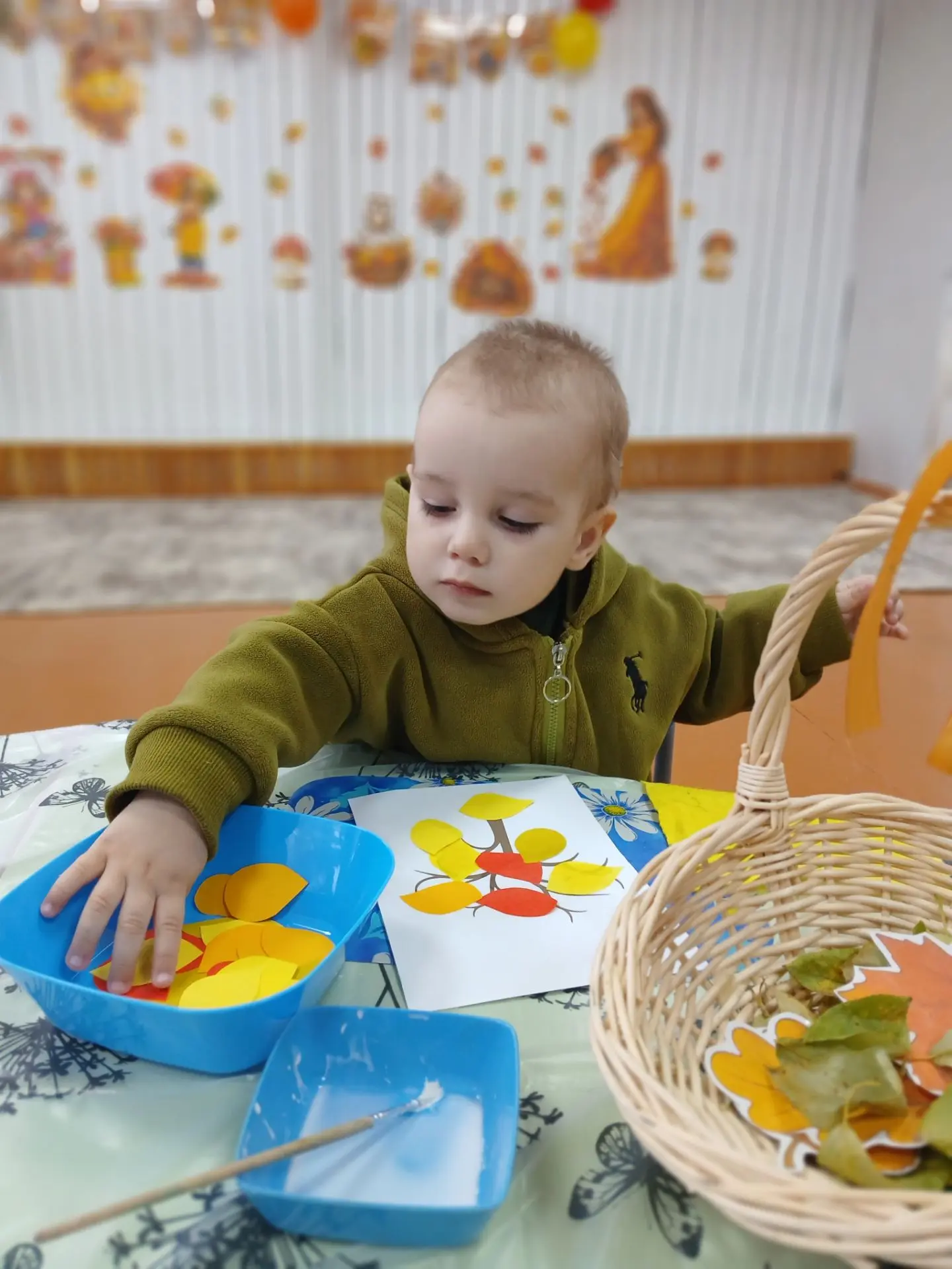 🍂🍁 В продолжении  знакомства с чудесами осени — сегодня малыши превращались в настоящ...
