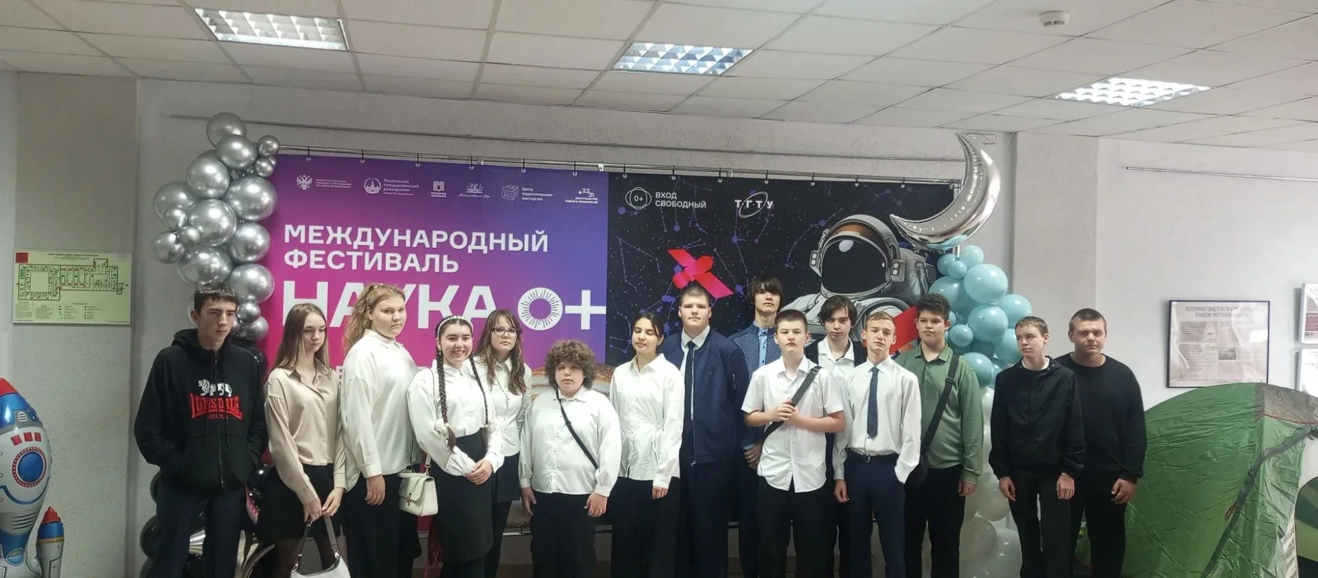 В рамках профориентации, учащиеся 9д (классный руководитель Кудрявцев А. Г.) приняли уч...