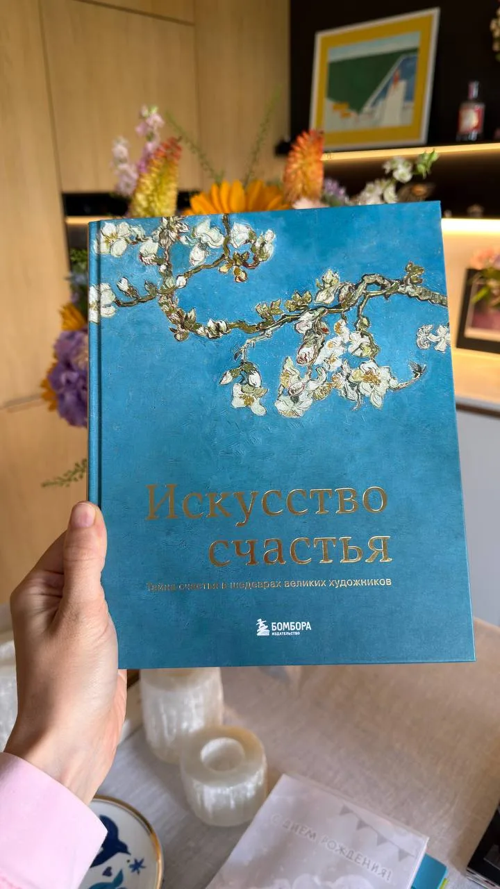 Книги, которые мне подарили из виш-листа. 

Начала читать первую, вспомнила, что мне все же придется