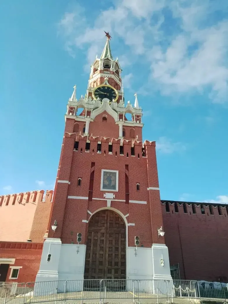 📅 Выходные с пользой: путешествие в историю  Учащиеся 8М, 8Г, 9Б и 9Г классов нашей школы отправилис