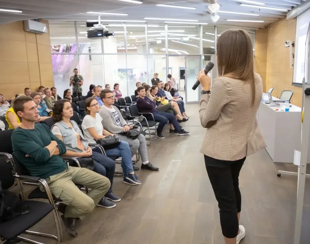 🧡Приглашаем на лекцию с семейным психотерапевтом «Вместе. Жили долго и счастливо»