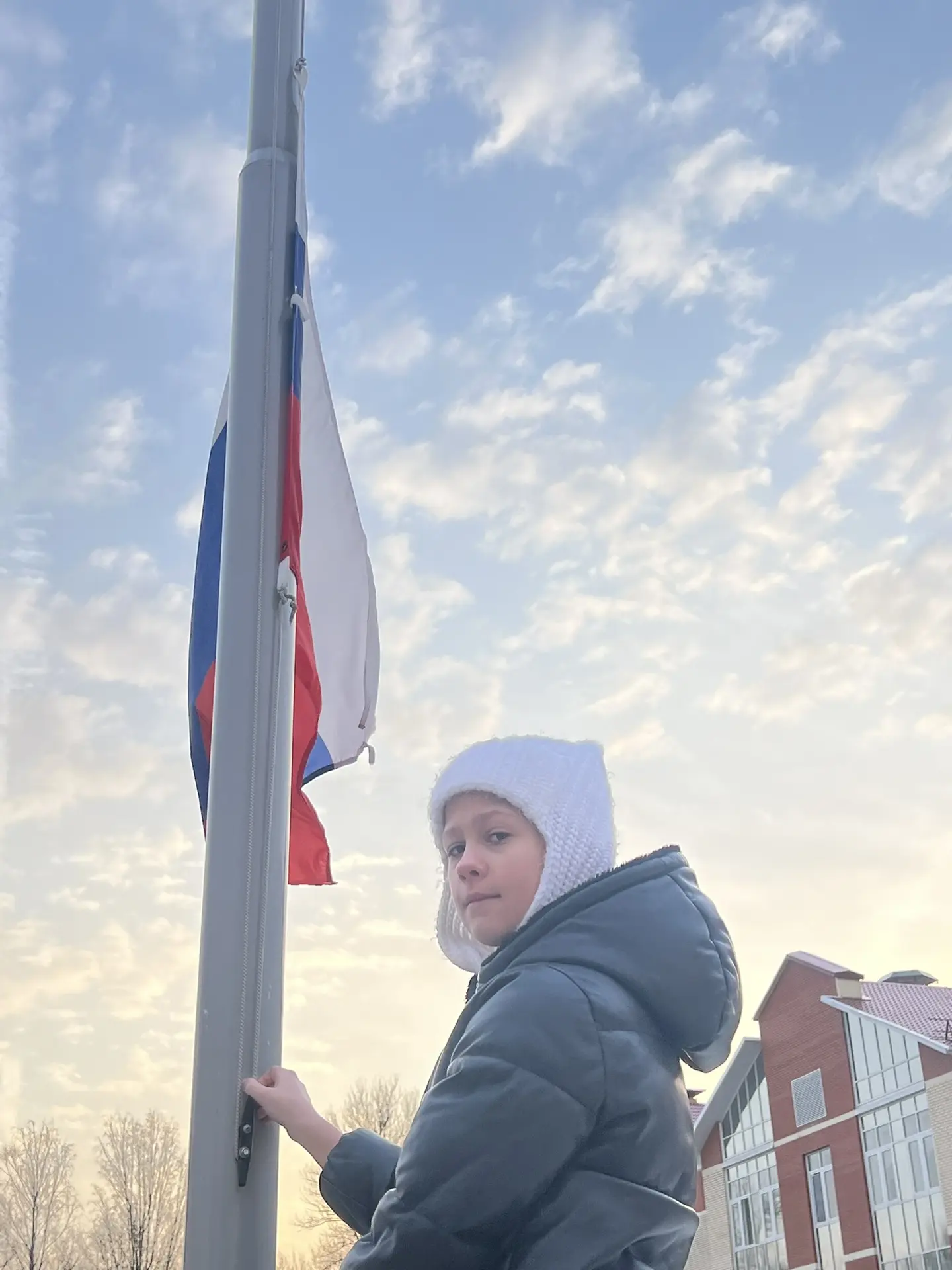 🇷🇺 Учебная неделя в Колтушской школе стартовала!  Вот и понедельник: любимая школа вновь наполнилась