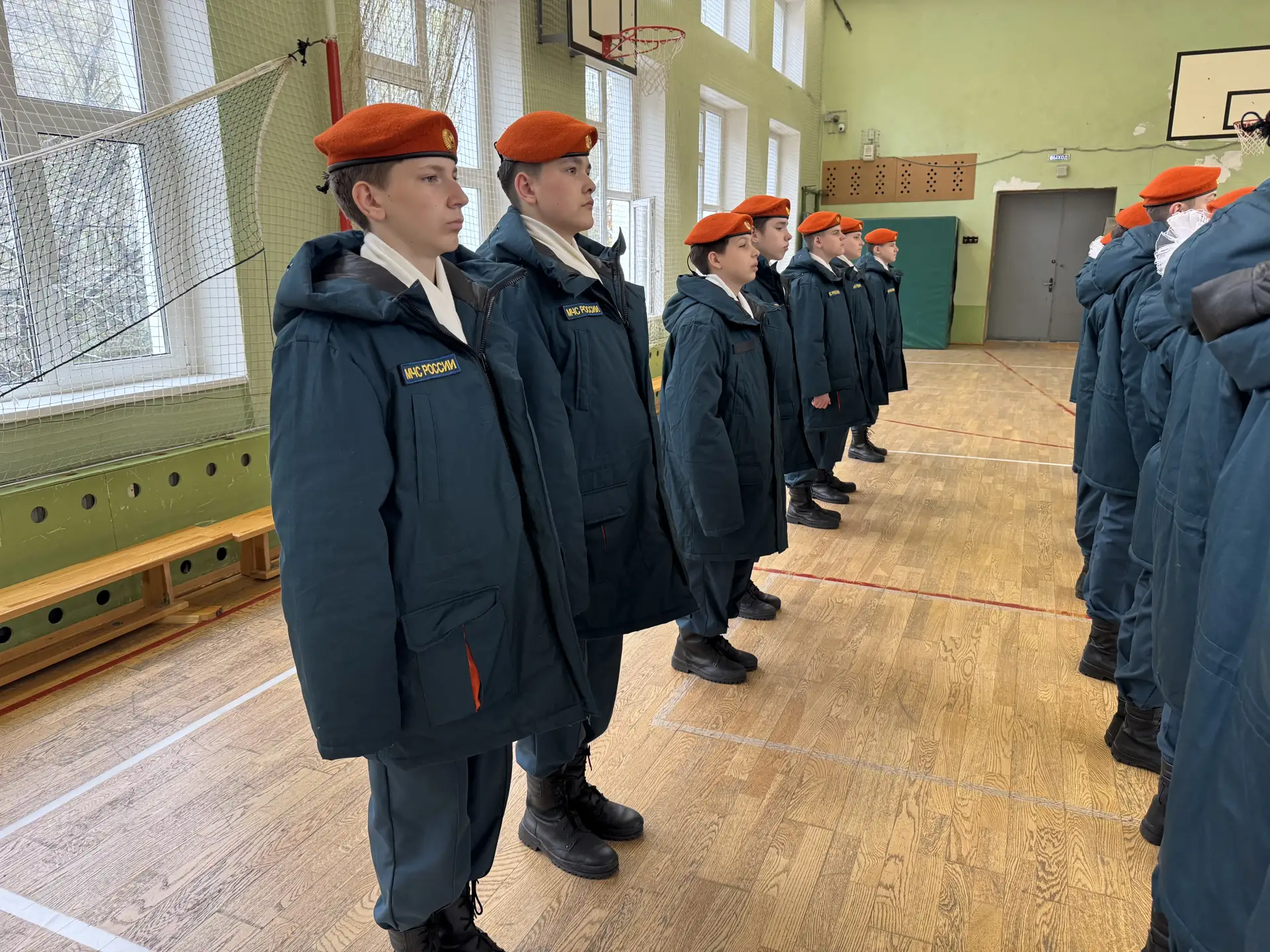 🎶 Кадеты 7 «К» класса приняли участие в городском конкурсе «Смотр строя и песни. Марш Победителям!» 