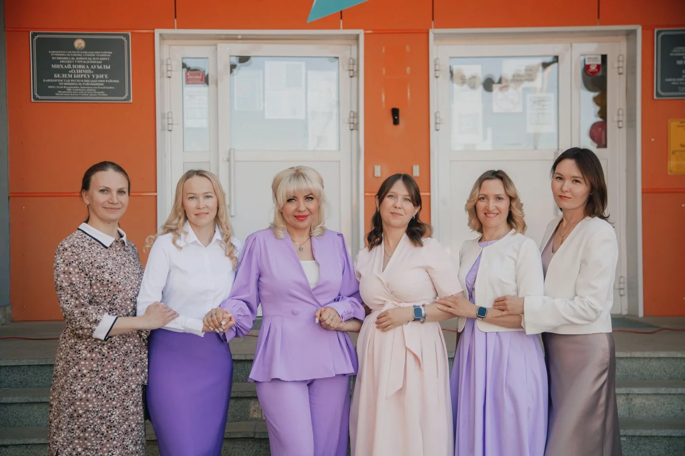 Вот и попрощались наши четвёртые классы с начальной школой.  Сегодня у них особенный рубеж — позади 