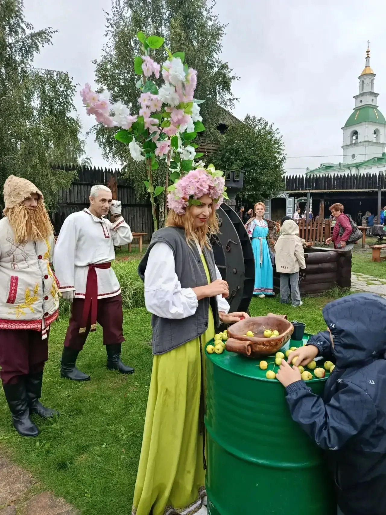 Пришел медовый, ореховый да яблочный СПАС- готовь рукавицы про запас!!!